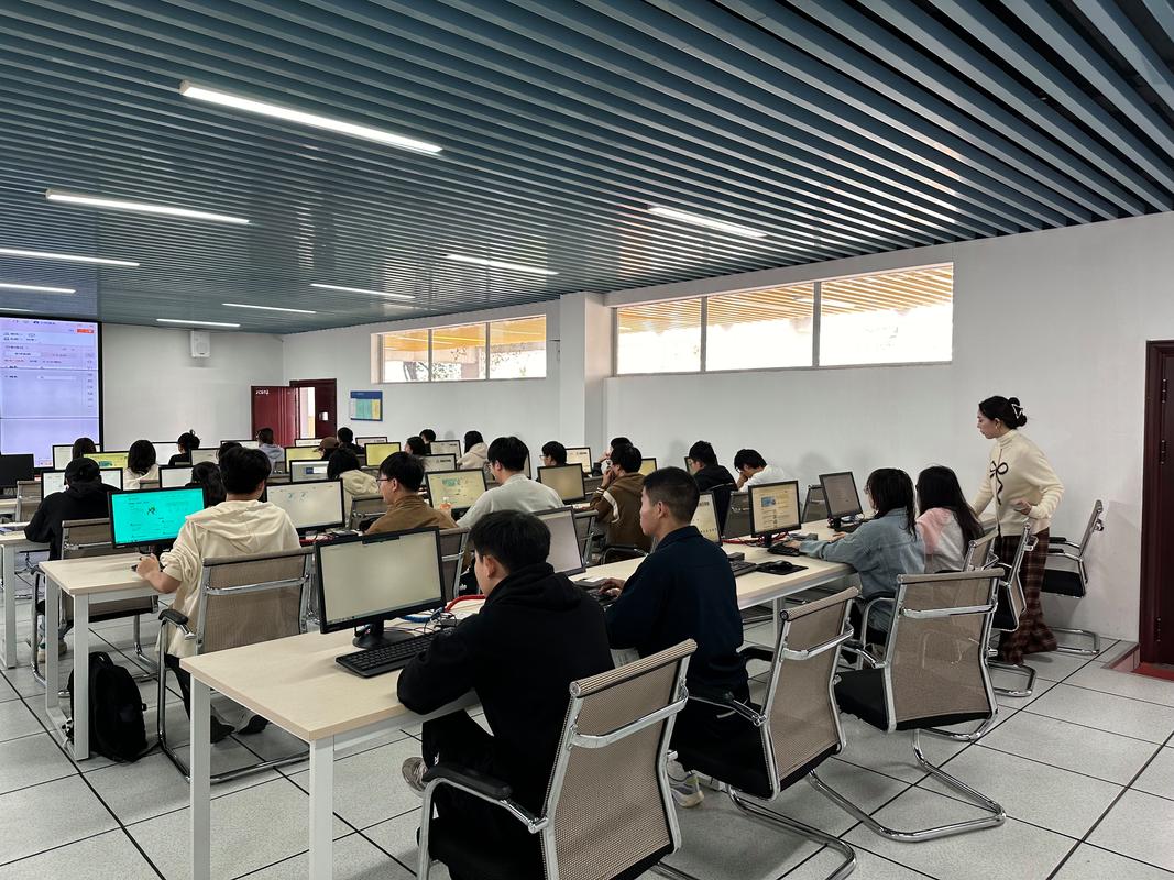 麦可思报告炸了!贵阳信息科技学院这条隐秘通道,低分直通大厂?
