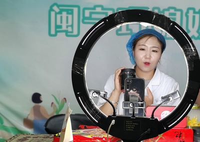石榴花开 籽籽同心 闽宁镇扶贫车间的计算机培训，编织魔力“梦工厂”
